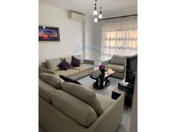 Tirane, jepet me qera apartament 2+1 Kati 6, 90 m² 350 € 