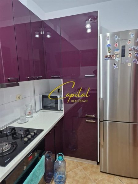 Tirane, jepet me qera apartament 3+1 Kati 5, 105 m² 800 € (ZOGU I ZI)