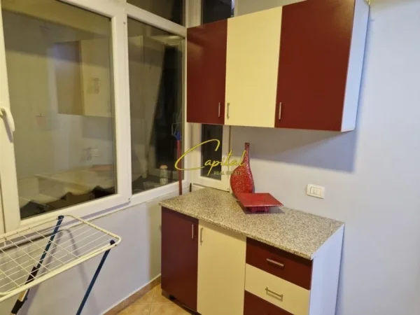 Tirane, jepet me qera apartament 3+1 Kati 5, 105 m² 800 € (ZOGU I ZI)