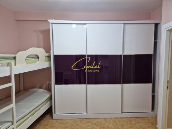 Tirane, jepet me qera apartament 3+1 Kati 5, 105 m² 800 € (ZOGU I ZI)
