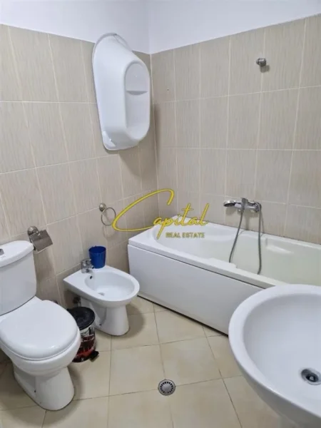Tirane, jepet me qera apartament 3+1 Kati 5, 105 m² 800 € (ZOGU I ZI)