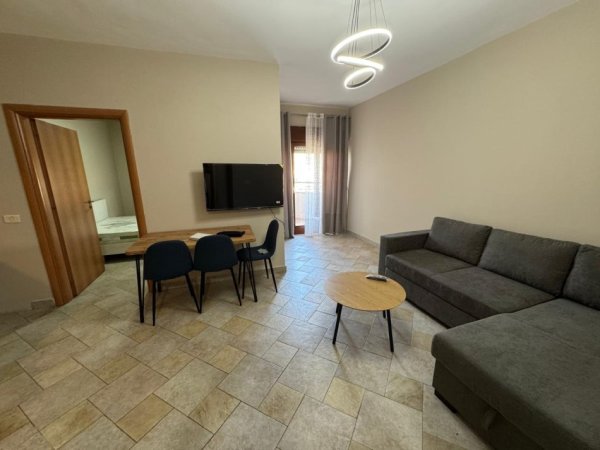 Tirane, jepet me qera apartament 1+1+Aneks+Ballkon Kati 15, 65 m² 650 € (Nentekatshet)