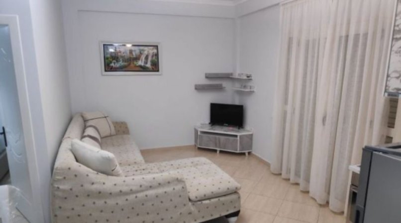 Tirane, jepet me qera apartament 2+1 Kati 1, 80 m² 450 € (PORCELAN)