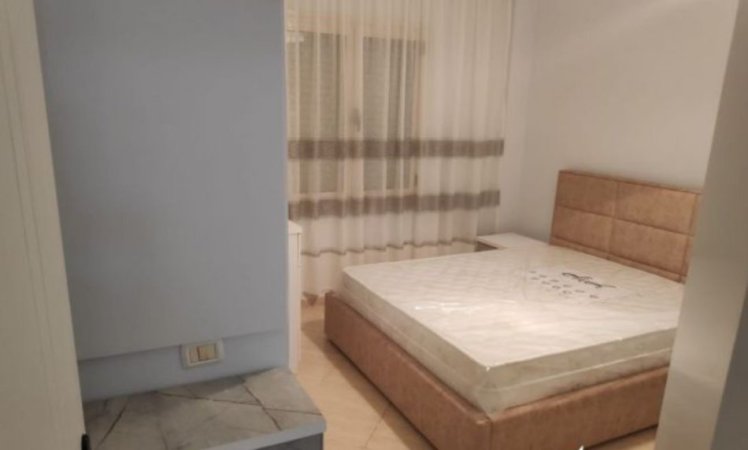 Tirane, jepet me qera apartament 2+1 Kati 1, 80 m² 450 € (PORCELAN)