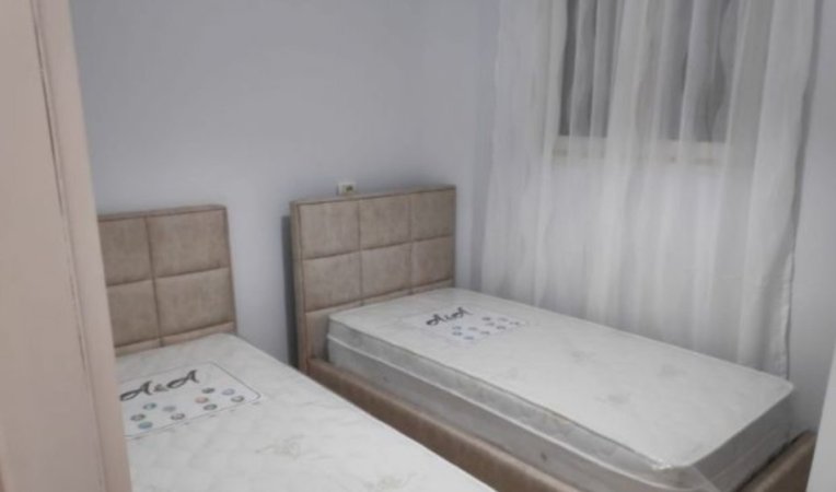Tirane, jepet me qera apartament 2+1 Kati 1, 80 m² 450 € (PORCELAN)