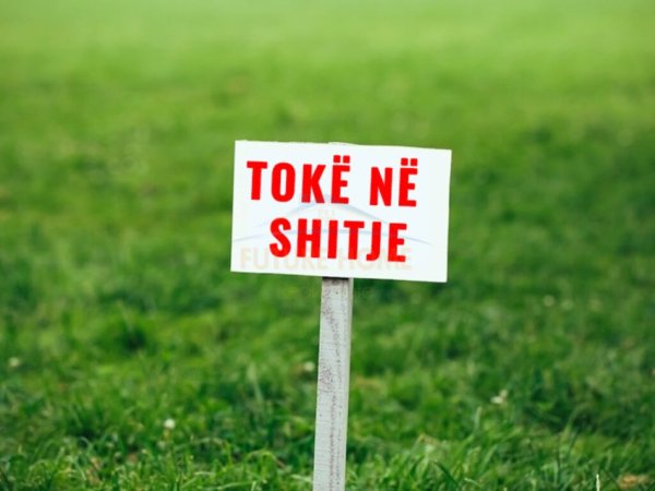 Tirane, shitet toke , 4.700 m² 869.500 € (Petrele)