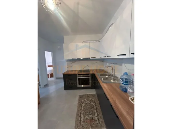 Tirane, jepet me qera apartament 2+1 Kati 3, 76 m² 400 €