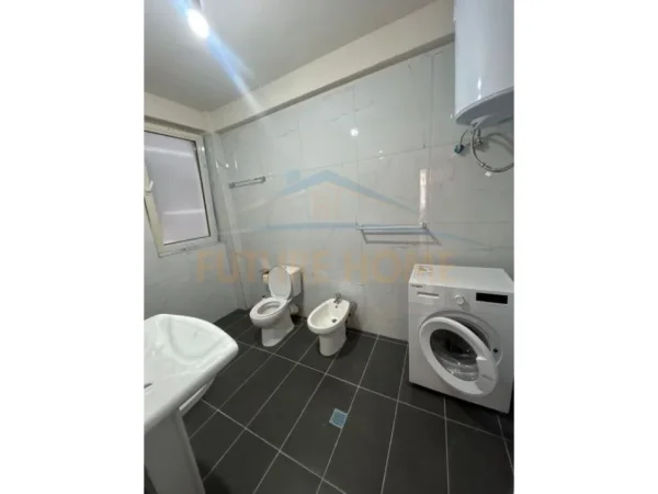 Tirane, jepet me qera apartament 2+1 Kati 3, 76 m² 400 €