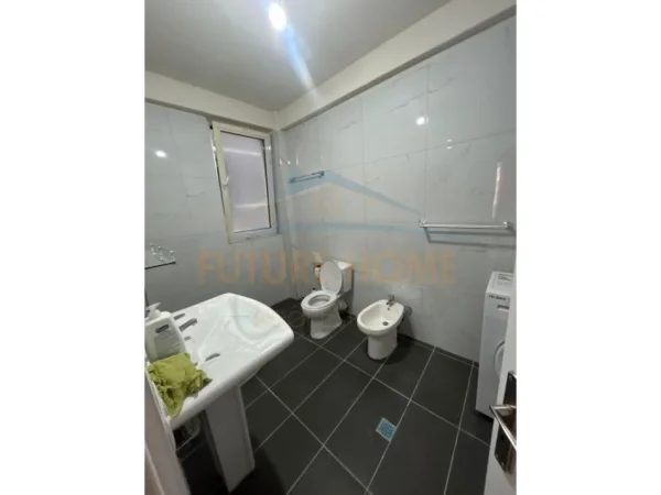 Tirane, jepet me qera apartament 2+1 Kati 3, 76 m² 400 €