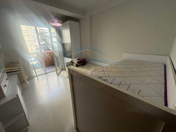 Tirane, jepet me qera apartament 2+1 Kati 3, 100 m² 450 € 
