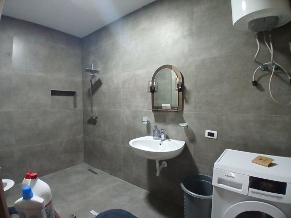 Tirane, jap me qera apartament 1+1+Ballkon Kati 7, 70 m² 450 € (Don bosko)