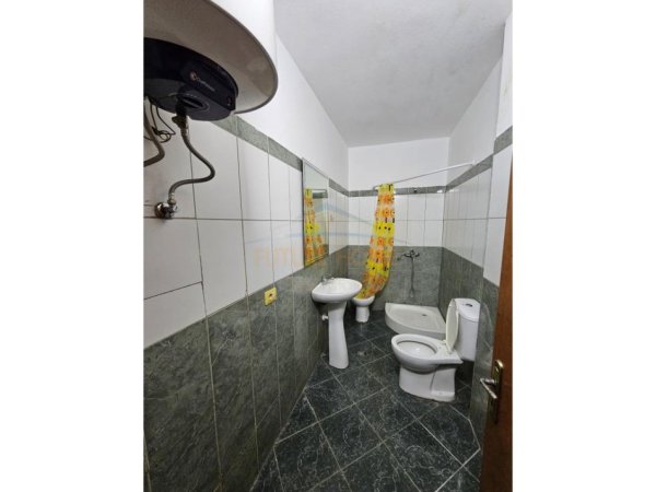 Tirane, jepet me qera 1+1 Kati 5, 52 m² 250 € (Mbrapa Galaktikut , Durres.)