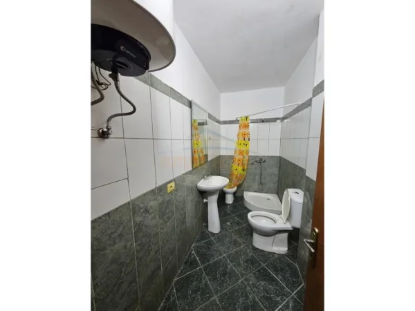 Tirane, jepet me qera 1+1 Kati 5, 52 m² 250 € (Mbrapa Galaktikut , Durres.)