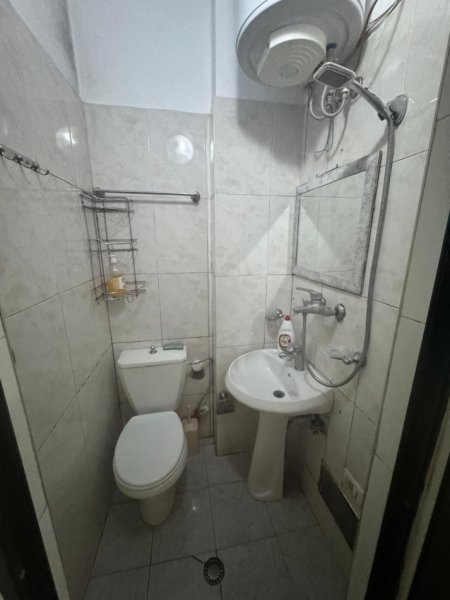 Tirane, jepet me qera garsonier Kati 2, 25 m² 300 € (Kryqzimi 21 Dhjetori Mulliri i Vjeter)
