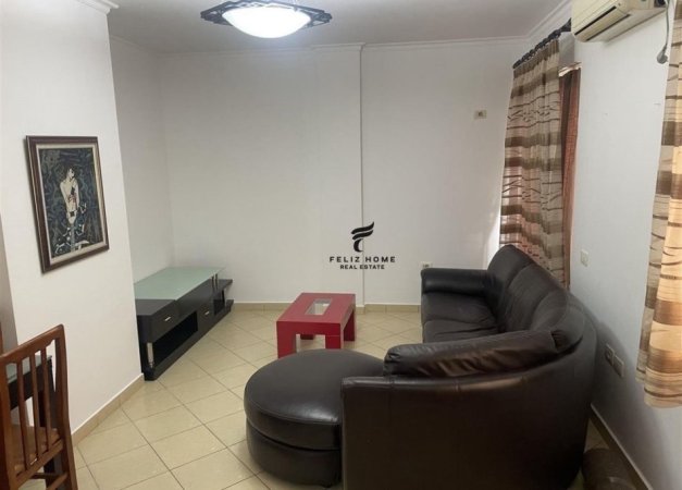 Tirane, jepet me qera apartament 2+1+Ballkon Kati 5, 115 m² 500 € (RRUGA E DIBRES)