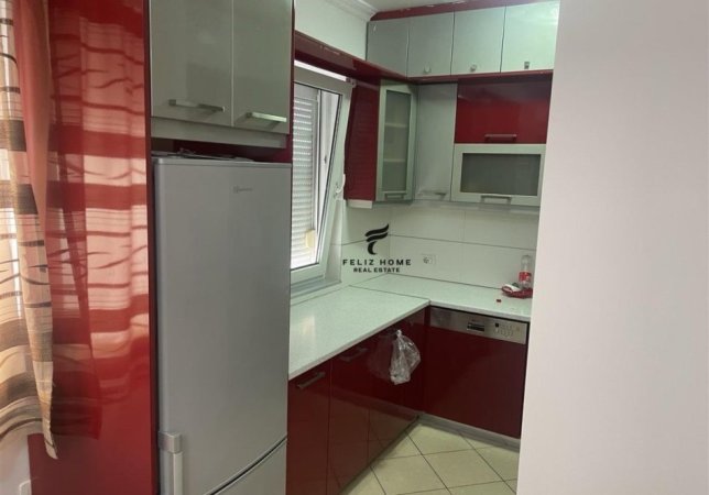 Tirane, jepet me qera apartament 2+1+Ballkon Kati 5, 115 m² 500 € (RRUGA E DIBRES)
