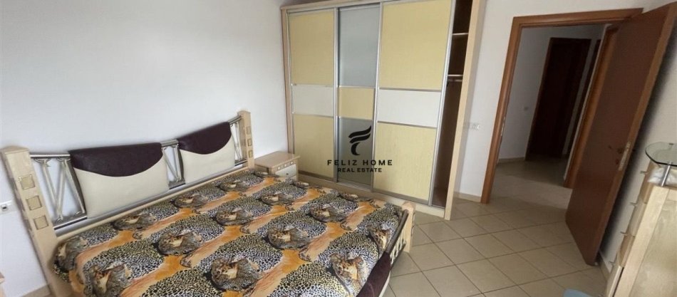 Tirane, jepet me qera apartament 2+1+Ballkon Kati 5, 115 m² 500 € (RRUGA E DIBRES)
