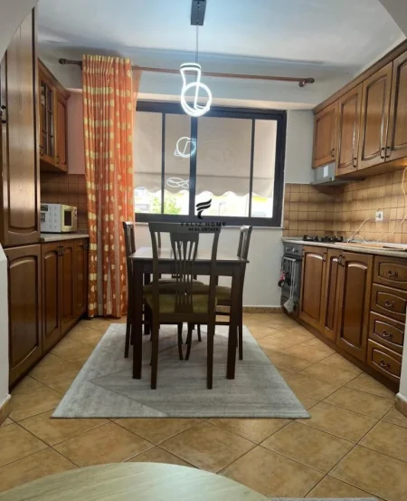 Tirane, jepet me qera apartament 2+1+Ballkon Kati 3, 80 m² 700 € (MYSLYM SHYRI)