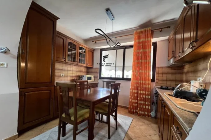 Tirane, jepet me qera apartament 2+1+Ballkon Kati 3, 80 m² 700 € (MYSLYM SHYRI)