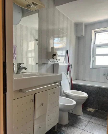 Tirane, jepet me qera apartament 2+1+Ballkon Kati 3, 80 m² 700 € (MYSLYM SHYRI)