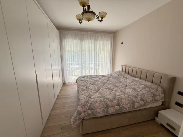 Tirane, jepet me qera apartament 2+1 Kati 3, 130 m² 800 € (kopshti zoologjik)