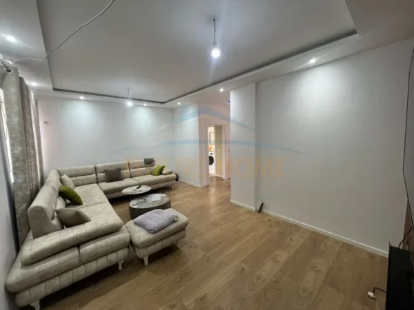 Tirane, jepet me qera apartament 2+1 Kati 3, 106 m² 500 € (Rruga Muhamet Deliu)