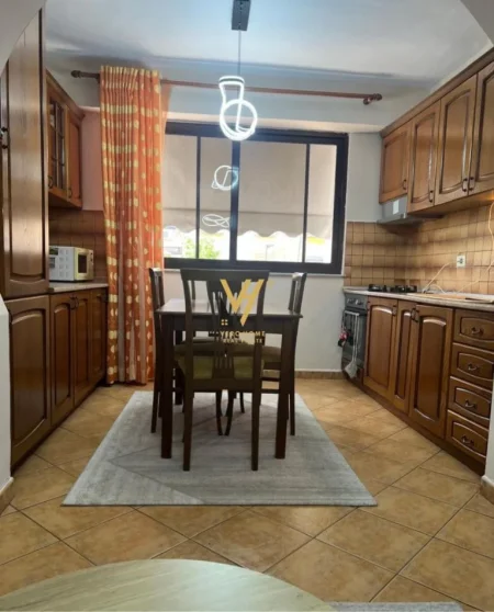 Tirane, jepet me qera apartament 2+1+Ballkon Kati 3, 80 m² 700 € (MYSLYM SHYRI)