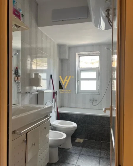 Tirane, jepet me qera apartament 2+1+Ballkon Kati 3, 80 m² 700 € (MYSLYM SHYRI)