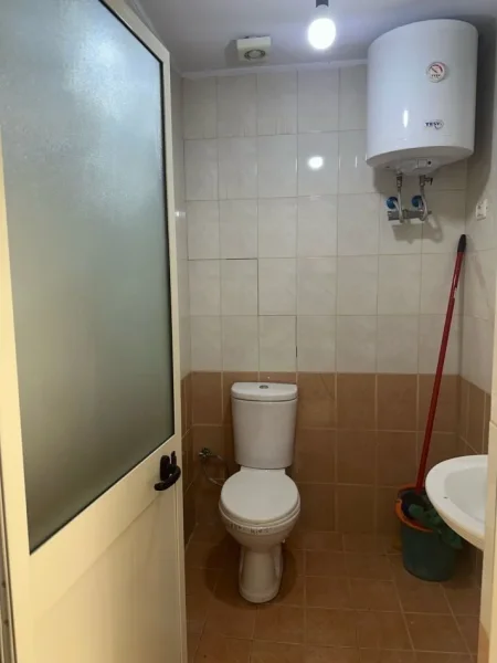 Tirane, jepet me qera dyqan Kati 0, 29 m² 300 € (Rruga Milto Sotir Gura)