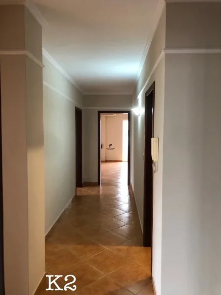 Tirane, jepet me qera zyre Kati 4, 180 m² 1.900 € (SHESHI WILLSON)