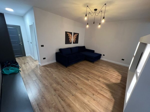 Tirane, jepet me qera 1+1 Kati 11, 70 m² 700 € (komuna e parisit)