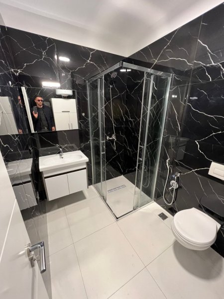 Tirane, jepet me qera 1+1 Kati 11, 70 m² 700 € (komuna e parisit)