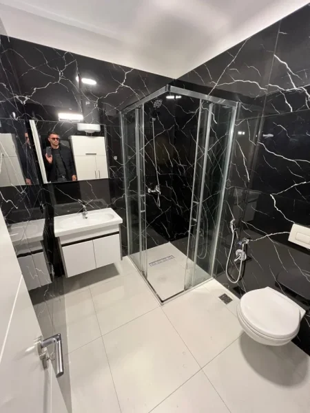 Tirane, jepet me qera 1+1 Kati 11, 70 m² 700 € (komuna e parisit)
