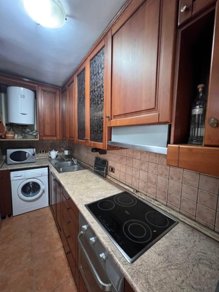 Tirane, jepet me qera apartament 2+1 Kati 4, 80 m² 400 € 