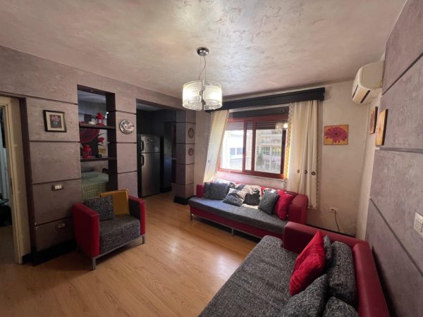 Tirane, jepet me qera apartament 2+1 Kati 4, 80 m² 400 € 