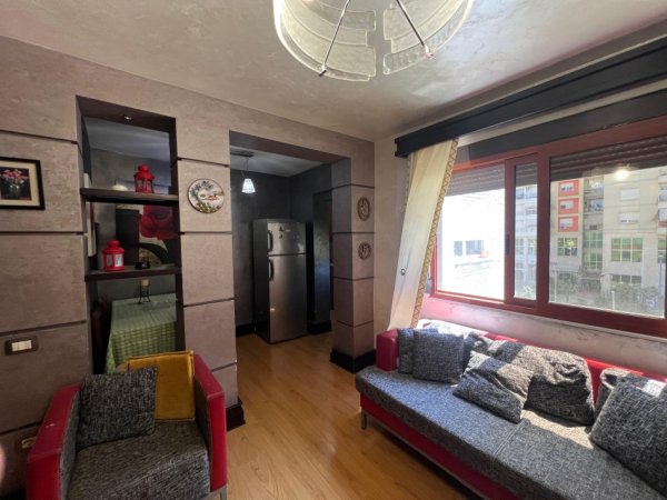 Tirane, jepet me qera apartament 2+1 Kati 4, 80 m² 400 € 
