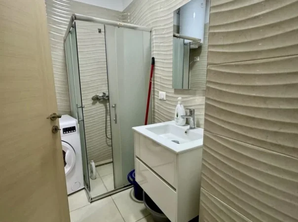 Tirane, jepet me qera apartament 1+1+Ballkon Kati 6, 500 m² 500 € (Rruga e Dibres)