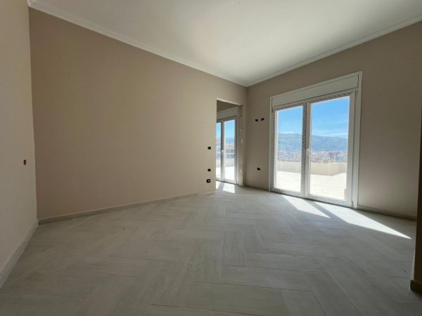 Vlore, shitet apartament 2+1+Ballkon Kati 10, 133 m² 130.000 € (Transballkanike)