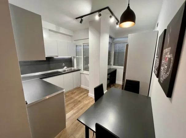 Tirane, jepet me qera apartament 1+1 Kati 11, 61 m² 700 € (Tish Daija)
