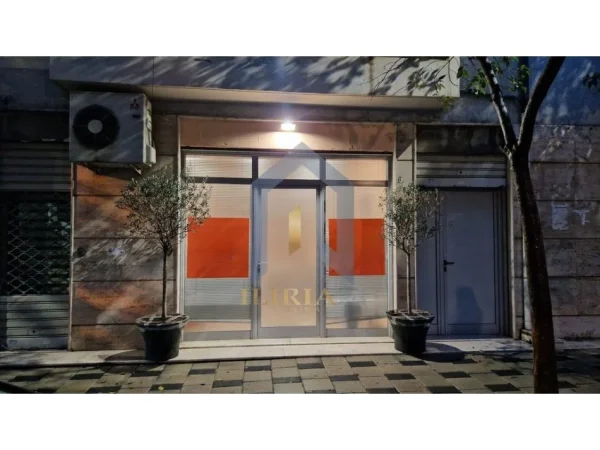 Tirane, shes dyqan Kati 0, 43 m² 134.000 € ("Rruga e Haxhi Hysen Dalliu")
