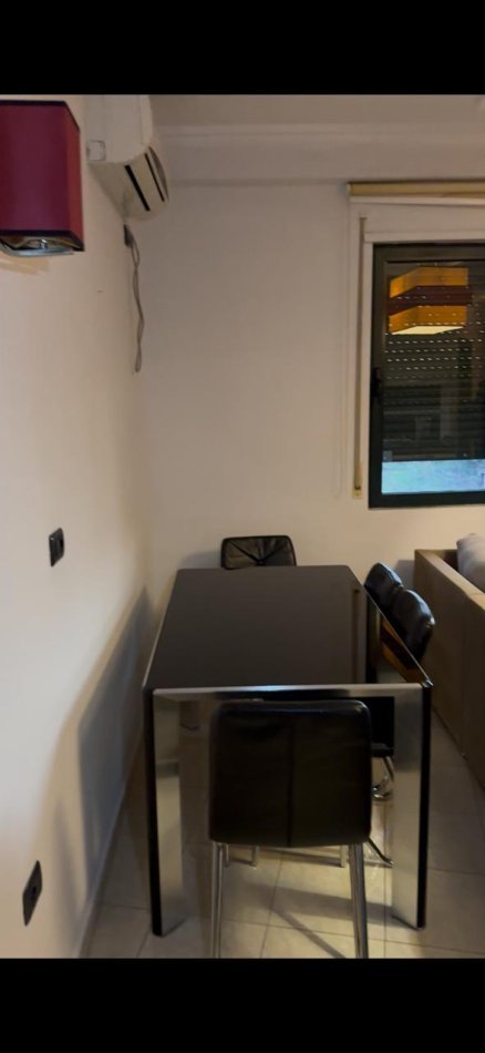 Tirane, jap me qera apartament 1+1+Ballkon Kati 4, 64 m² 300 € (Rruga Sotir Caci)