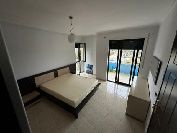 Tirane, jap me qera apartament 1+1+Ballkon Kati 4, 64 m² 300 € (Rruga Sotir Caci)