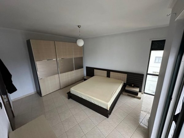 Tirane, jap me qera apartament 1+1+Ballkon Kati 4, 64 m² 300 € (Rruga Sotir Caci)
