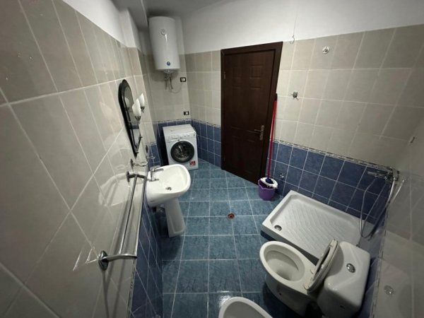 Tirane, jap me qera apartament 1+1+Ballkon Kati 4, 64 m² 300 € (Rruga Sotir Caci)