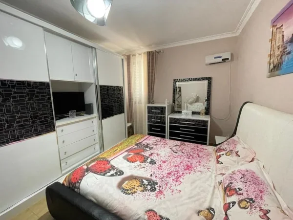Vlore, jepet me qera apartament 2+1+Ballkon Kati 8, 98 m² 550 € (Lungomare)