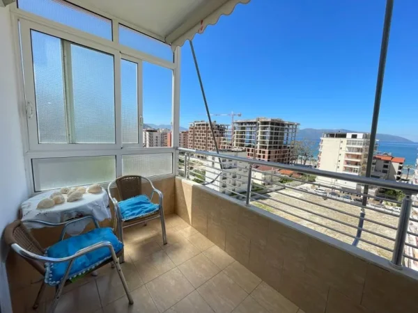 Vlore, jepet me qera apartament 2+1+Ballkon Kati 8, 98 m² 550 € (Lungomare)
