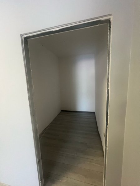 Tirane, jepet me qera dyqan Kati 1, 65 m² 400 € (Qyteti Studenti)