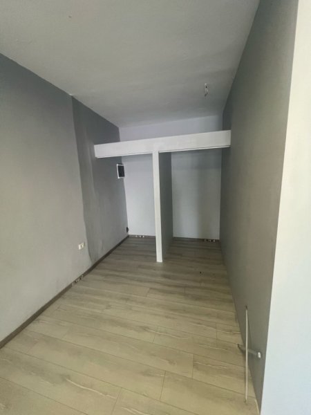 Tirane, jepet me qera dyqan Kati 1, 65 m² 400 € (Qyteti Studenti)