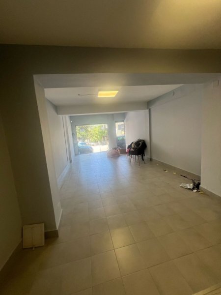 Tirane, jepet me qera dyqan Kati 1, 65 m² 400 € (Qyteti Studenti)