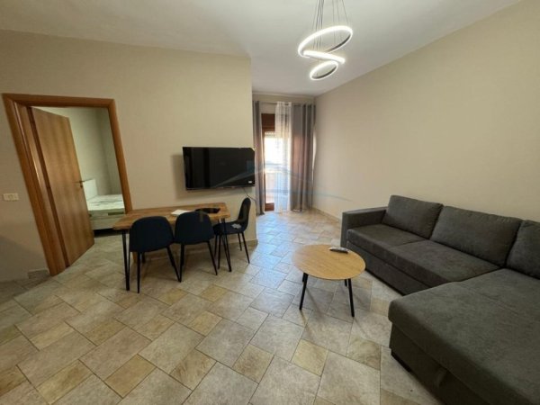 Tirane, jepet me qera apartament 1+1 Kati 15, 65 m² 650 € (Qender,Tiran)